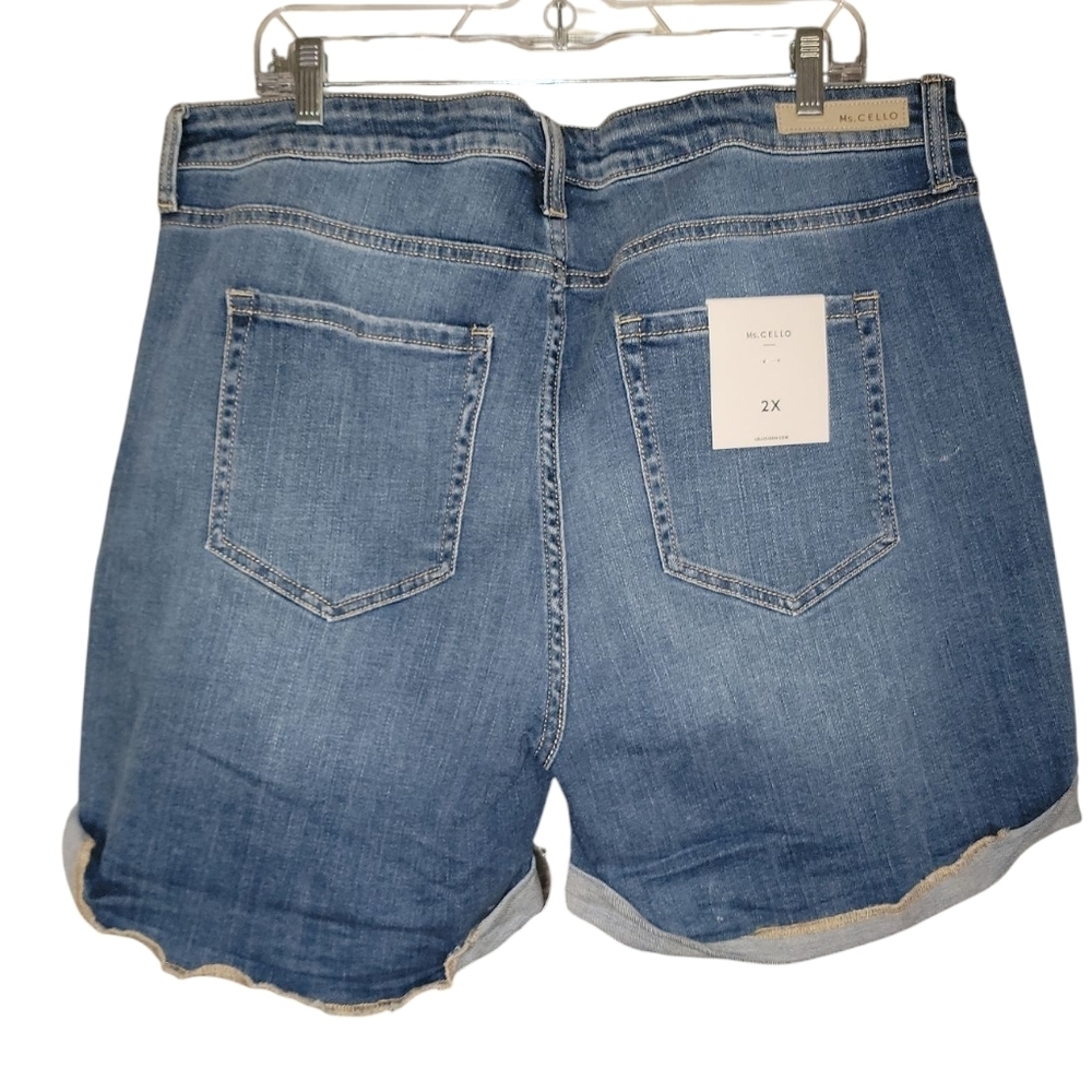 NWT! Cello Blue Jean Shorts with Distressed Cuffs Size 2X - Picture 4 of 4